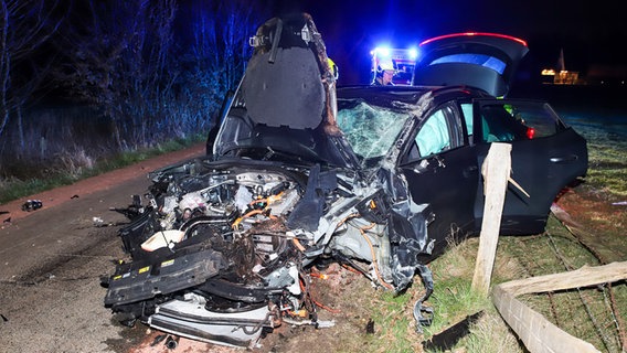 ein verunfalltes Fahrzeug in Pinneberg. © Florian Sprenger Foto: Florian Sprenger