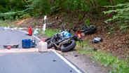 Zwei Motorräder sind auf der Großenseer Straße in Lütjensee verunfallt. © News5 