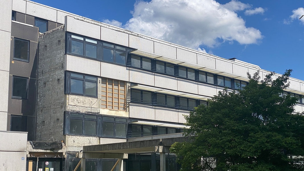 Die Fassade eines Gebäudes der Christian Albrechts Universität in Kiel