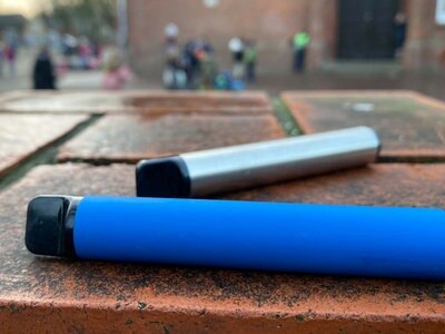 Suchtexperten warnen Jugendliche: Der gefährliche Hype um Einweg-E- Zigaretten
