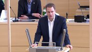 Christopher Vogt (FDP) spricht im Kieler Landtag.  