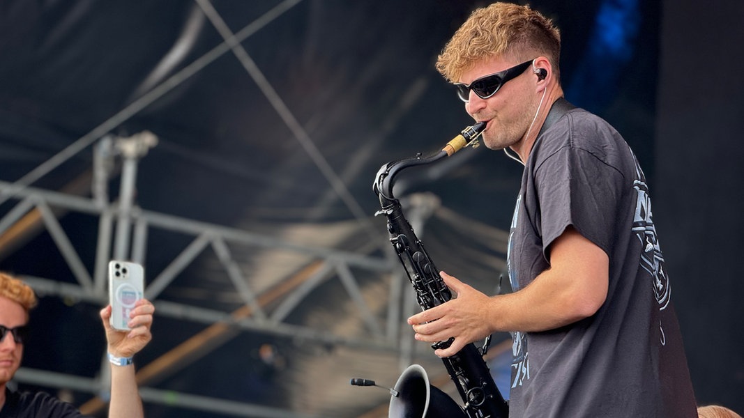 Wacken 2024 im Blog Firefighters eröffnen Festival mit dem "Typ" NDR