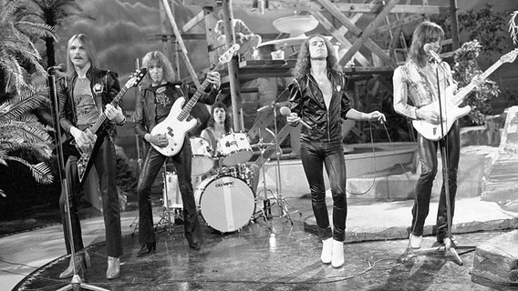 Die deutsche Hard-Rock-Band Scorpions aus Hannover mit Sänger Klaus Meine (Zweiter von rechts) live in den 70er-Jahren. © picture-alliance / KPA Copyright 