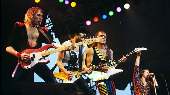 Die deutsche Hard-Rock-Band Scorpions live in Knebworth am 22. Juni 1985. © picture-alliance / Hanne Jordan 