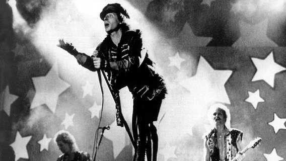 Scorpions-Sänger Klaus Meine während des Auftritts der hannoverschen Rockband am 12. August 1989 im Moskauer Luschniki-Stadion. © picture-alliance / dpa 