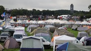 Viele Zelte auf dem Festivalgelände des Wacken Open Air. © Daniel Bockwoldt/dpa-Bildfunk Foto: Daniel Bockwoldt/dpa-Bildfunk