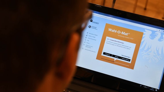 Auf einem Laptop ist die Internetseite des "Wahl-O-Mat" zu sehen. © picture alliane Foto: picture alliane