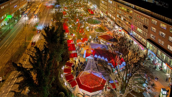 Der Kieler Weihnachtsmarkt auf dem Holstenplatz von oben © Lh Kiel / Bodo Quante Foto: Bodo Quante