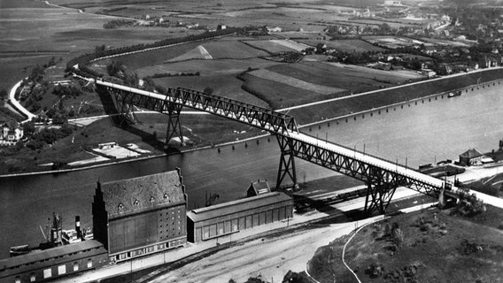 Alte Luftaufnahme der Holtenauer Brücke © NDR 