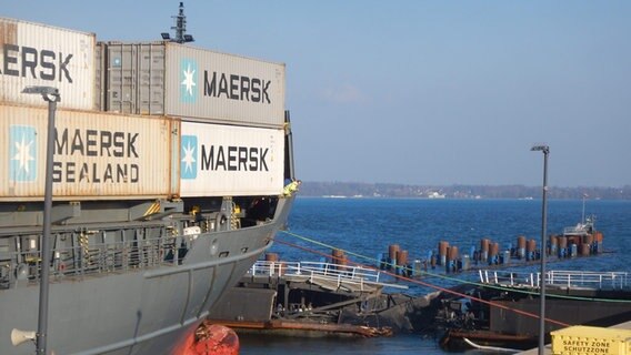 Ein Containerschiff. © WSA Holtenau Foto: Christian Wolf