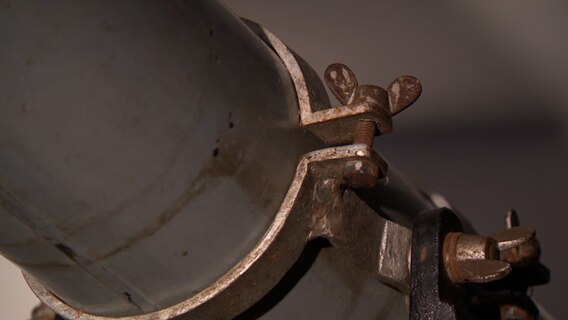 Ein Detail des Rohrs des ersten Teleskop der Lübecker Sternwarte. © Bitte eintragen Foto: Bitte eintragen
