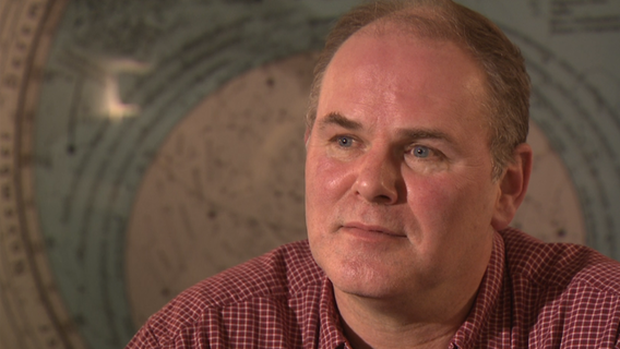 Oliver Paulien der Vorsitzende der Sternfreunde Lübeck gibt ein Interview. © Bitte eintragen Foto: Bitte eintragen