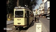 Ein historische Aufnahme zeigt eine Straßenbahn.de © NDR 