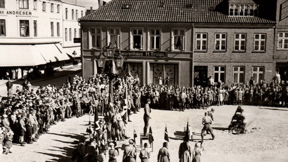 Bücherverbrennung am 25. Juni 1933 in Bad Segeberg. © Kalkberg Archiv Foto: Hans-Werner Baurycza