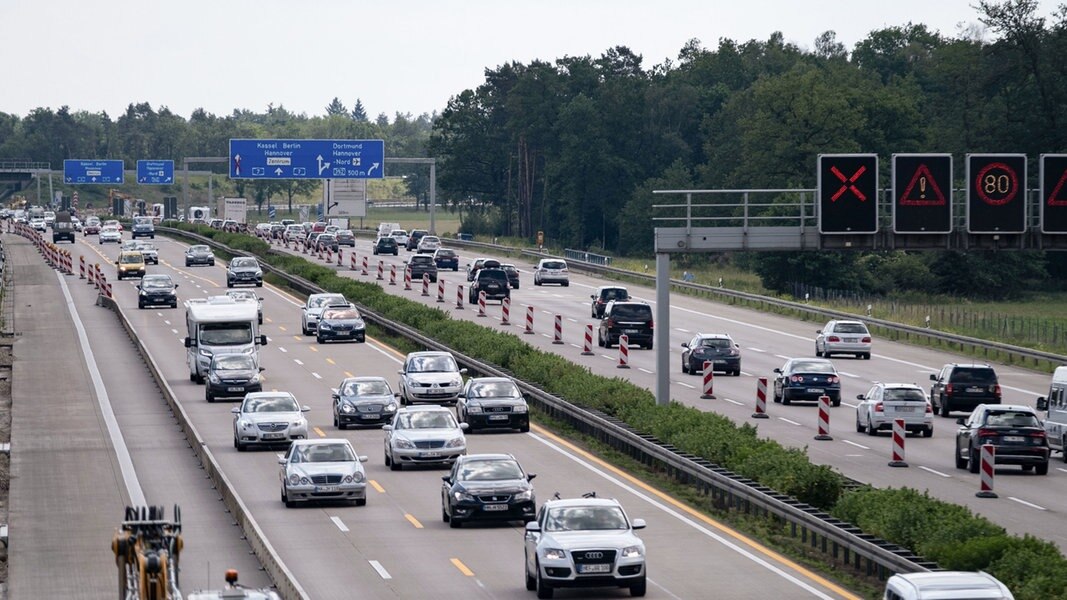 Ferienende und Unfälle lassen Verkehr stocken NDR.de