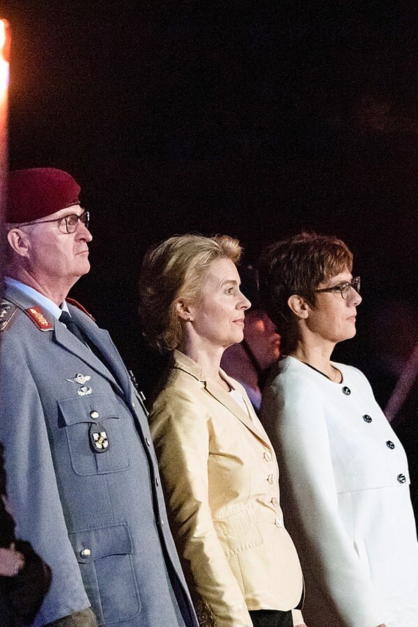 Von der Leyen mit Zapfenstreich verabschiedet NDR.de Nachrichten