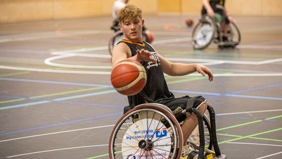 Kandidat*in Tobias Hell  für den Preis "Behindertensportler*in des Jahes 2024" in Aktion. © Behindertensportverband Niedersachsen Foto: Axel Herzig