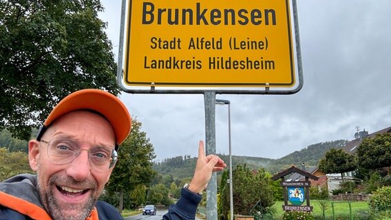 Schorse besucht auf der "Der beste Ort der Welt"-Tour den Ort Brunkensen. © NDR 