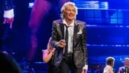 Rod Stewart bei einem Konzert 2023. © picture alliance / ZUMAPRESS.com Foto: K.C. Alfred