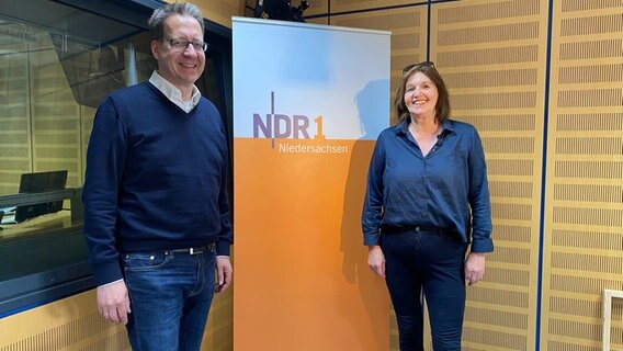 Marlis Fertmann und Dr. Stefan Birkner im Studio von NDR 1 Niedersachsen © NDR Foto: NDR