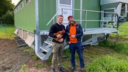 Schorse besucht den Hof Nordloher WeideEier. © NDR Foto: Bernd Drechsler