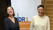 Manuela Karin Knaut und Martina Gilica im Studio. © NDR 