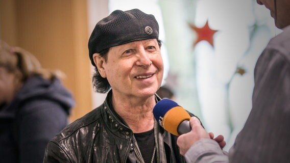 Scorpions-Sänger Klaus Meine. © NDR Foto: Axel Herzig
