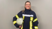 Feuerwehrfrau Theresa Balzer im NDR Podcast "Mein Einsatz" © NDR Foto: Jessica Schantin