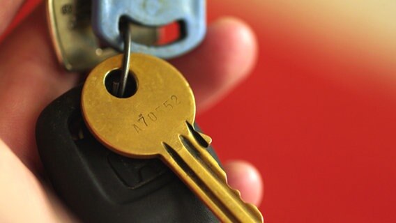 Schlüsselbund mit Autoschlüssel © picture-alliance/KPA/Thomas 