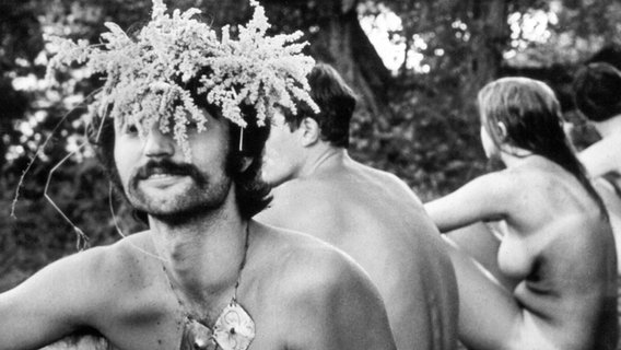 Unbekleidete Besucher des legendären Woodstock-Festivals 1969 © picture-alliance/dpa Foto: UPI