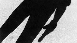Schatten eines Mannes mit Pistole in der Hand © picture-alliance/scanpix Foto: Thomas Wester
