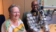 Manuela Thies mit Yared Dibaba im Studio © NDR Foto: NDR