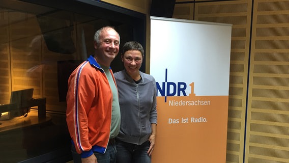 Martina Gilica mit Kabarettist Alfons in der Sendung Kulturspiegel. © NDR 