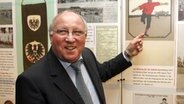 Uwe Seeler bei der Ausstellung "Die ersten Elf" im Konzerthaus in Freiburg © picture-alliance/dpa Foto: Rolf Haid