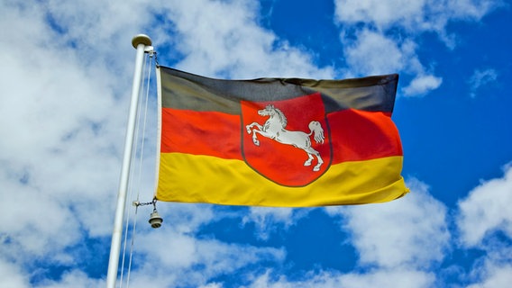 Flagge Niedersachsens © Fotolia Foto: JWS