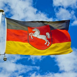 Flagge Niedersachsens © Fotolia Foto: JWS