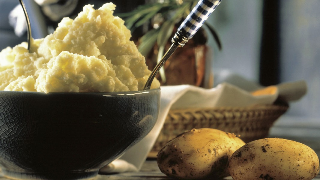 Kartoffelpüree selber machen - So geht&amp;#39;s | NDR.de - Ratgeber - Kochen ...