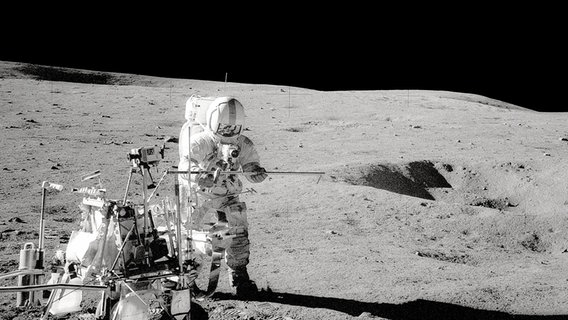 Der Astronaut Alan Shepard auf dem Mond im Jahr 1971. © picture alliance / ZUMA Press Foto: NASA