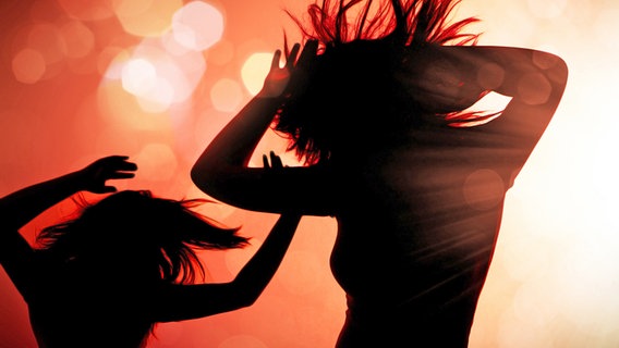 Silhouette tanzender Frauen © Photocase Foto: Patzita