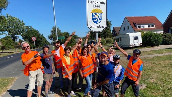Das Team-Rad hat es nach Ostfriesland geschafft! © NDR Foto: Bernd Drechsler