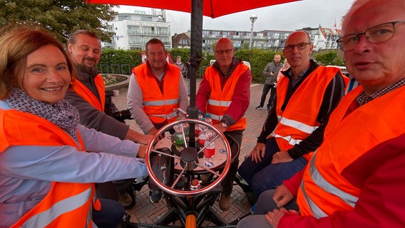Das Rad-Team in Bensersiel © NDR Foto: Bernd Drechsler