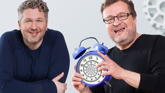 Carsten Thiele und Jens Krause mit einem Wecker (Montage) Carsten Thiele und Jens Krause mit einem Wecker (Montage) © Andrea Seifert, Fotolia Foto: Andrea Seifert, alexlmx, Erwin Wodicka