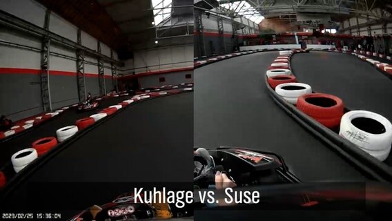 Kuhlage und Suse liefern sich ein Gokart-Rennen. © NDR Foto: Emely Miller