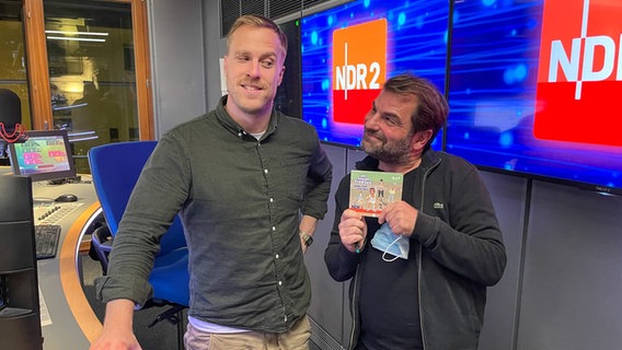 Henrik Hanses und Andreas Altenburg im NDR 2 Studio © NDR 2 Foto: Gilbert Lake