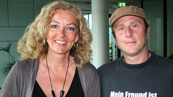 Schauspieler Bjarne Mädel mit Bettina Tietjen (Juni 2010/Hamburg) © NDR 2 