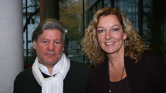 Schauspieler Claude Oliver Rudolph und Bettina Tietjen © NDR Foto: Andreas Sorgenfrey