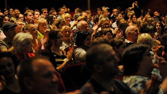 Publikum bei Alex Hepburn im Deutschen Theater in Göttingen.  Foto: Isabel Schiffler