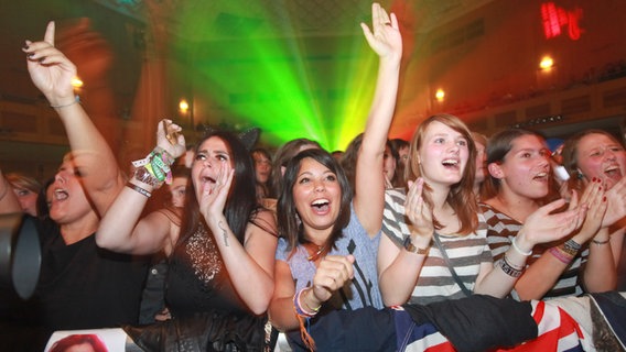 Bastille-Fans beim NDR 2 Soundcheck Neue Musik Festival 2013.  Foto: Axel Herzig