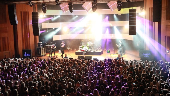 Bastille live beim NDR 2 Soundcheck Neue Musik Festival 2013.  Foto: Axel Herzig