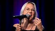 Die sympathische Schweizerin gab exklusiv ein stars@ndr2 Foyer-Konzert in Schwerin.  Foto: Mirko Hannemann